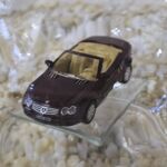 GLF1036 Edelglasflasche mit Mercedes Cabrio weinrot