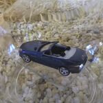 GLF1023 Edelglasflasche mit Mercedes SLK blaumetallic