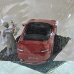 GLF1034 Edelglasflasche mit Porsche und Hochzeitspaar