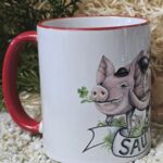 ST133 Schwarzwaldtasse Sau Cool roter Rand roter Henkel