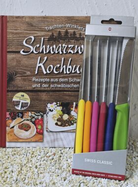 Schwarzwälder Kochbuch mit 6er Set Schweizer Messer