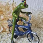 GLF2003 Gl&uuml;cksfrosch Fahrradfahrer mit blauem Fahrrad