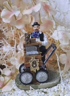 Orgelspieler Rudi mit Kuckucksuhr