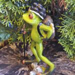 GLF2017 Gl&uuml;cksfrosch Wanderer mit schwarzem Bollenhut gro&szlig;3