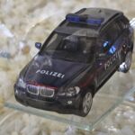 GLF1027 Edelglasflasche BMW X5 Polizei