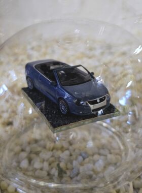 Edelglasflasche mit VW Golf Cabrio