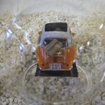 GLF1056 Edelglasflasche mit BMW Isetta mit Gep&auml;ck