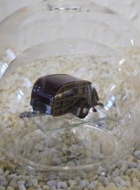 Edelglasflasche mit Wohnwagen Oltimer