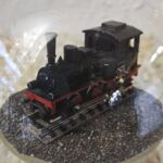 GLF1062 Edelglasflasche mit Dampflokomotive