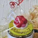 GT1001 Tasse Schwarzwaldmariele mit Marzipan Bollenhut
