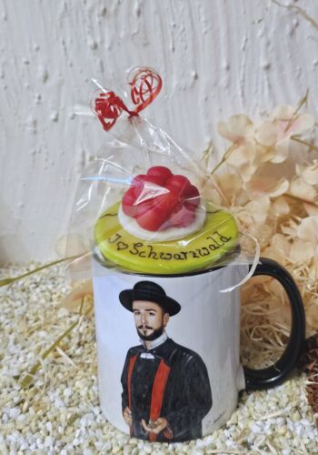 GT1002 Tasse Schwarzw&auml;lder mit Marzipan Bollenhut