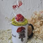 GT1003 Tasse Schwarzw&auml;lder Kuckucksuhr mit Marzipan Bollenhut