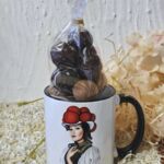 GT1004 Tasse Schwarzwald-Mariele mit 200 gramm Tr&uuml;ffelpralinen gemischt