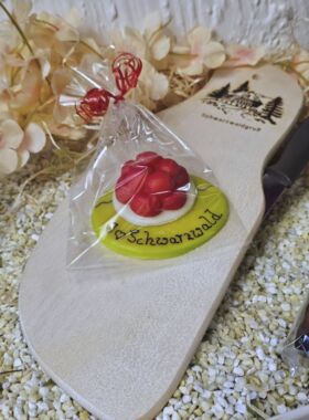 Vesperbrett mit Marzipan K&ouml;stlichkeiten mit Bollenhut