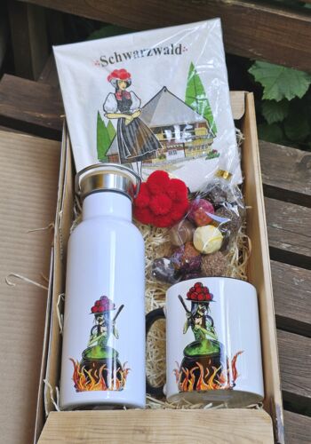 GB1002 Geschenkbox Schwarzwald Hexe mit Hexentasse weiss und Thermoflasche weiss