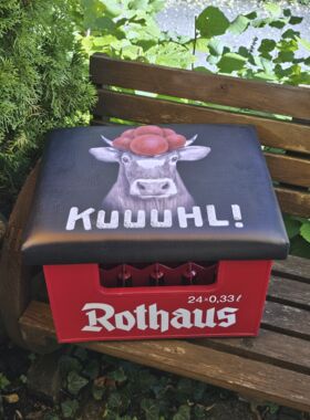 Bierkiste Sitzpolster Schwarzwald Bollenhut Kuh