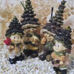 SCHW1100 Wichtelfamilie 2 Erwachsenen Wichtel 2 Kinderwichtel stehend