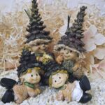 SCHW1101 Wichtelfamilie 2 Erwachsenen Wichtel 2 Kinderwichtel liegend