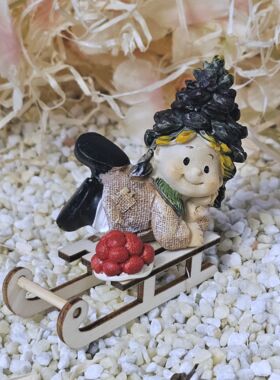 Schwarzwaldwichtele Rottweil auf Schlitten mit Bollenhut