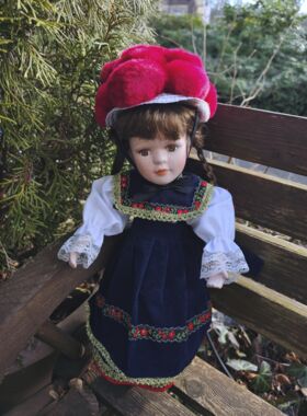 Schwarzwaldpuppe Triberg 40cm Porzelan