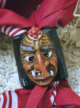 Schalhalter Schwarzwaldhexe mit Bollenhut