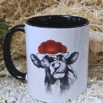 SCHWT2010 Schwarzwaldtasse Kuh mit Zunge innen schwarz, schwarzer Henkel