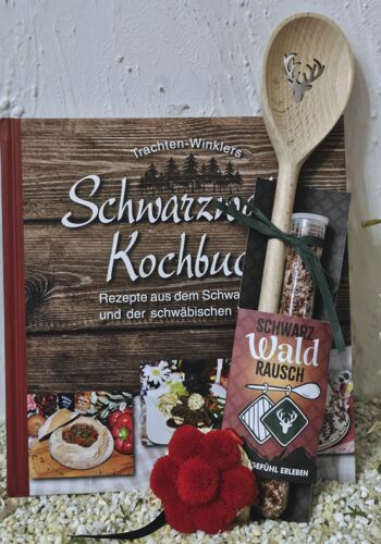 KBMG1000 Schwarzwaldkochbuch mit Chilisalz Kochl&ouml;ffel Bollenhut