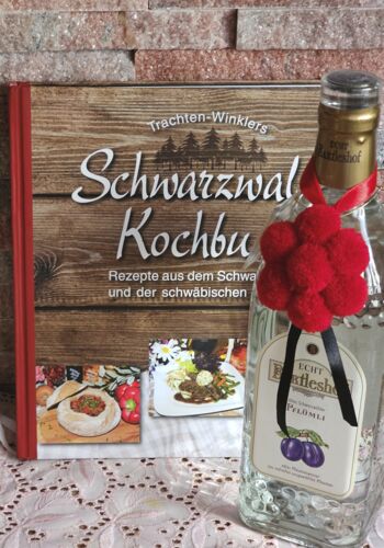 4001002 Schwarzw&auml;lder Kochbuch mit Altem Schwarzw&auml;lder Pfl&uuml;mli 7 Jahre gelagert