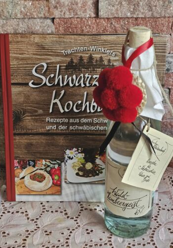 KS1005 Schwarzwaldkochbuch mit edlem Waldbeer Himbeergeist und Bollenhut