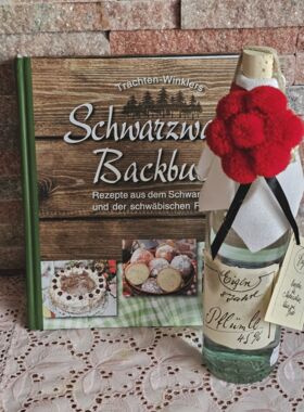 Schwarzwald Backbuch mit edlem Pfl&uuml;mli 350ml 45%voll 8Jahre gelagert
