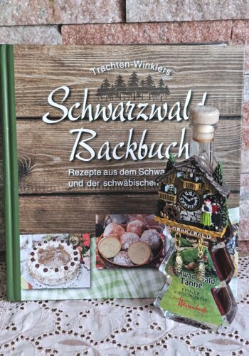 KB10010 Schwarzw&auml;lder Backbuch mit Kirschlik&ouml;r B&auml;umle Magnet Schwarzwaldmotiv