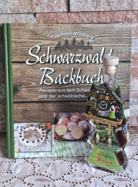 Schwarzw&auml;lder Backbuch mit Kirschlik&ouml;r B&auml;umle Magnet Schwarzwaldmotiv