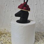 TBS1001 Toilettenpapierhalter Hirschkopf mit Bollenhut