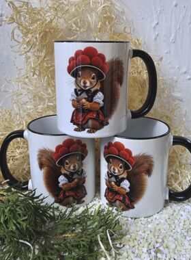 Schwarzwaldeichh&ouml;rnchen mit Eichel